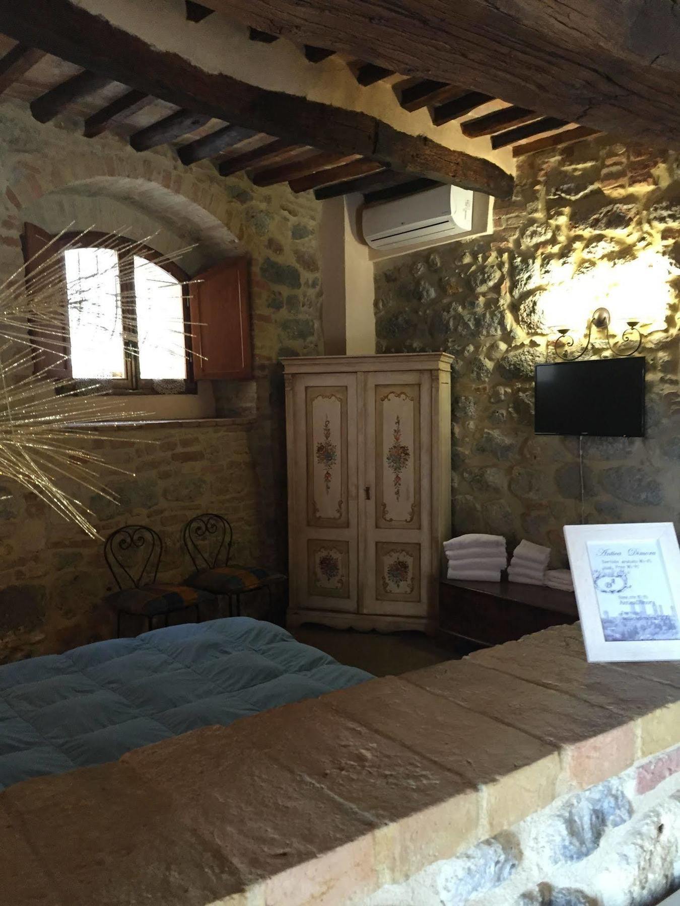 La Vecchia Corte San Gimignano Buitenkant foto
