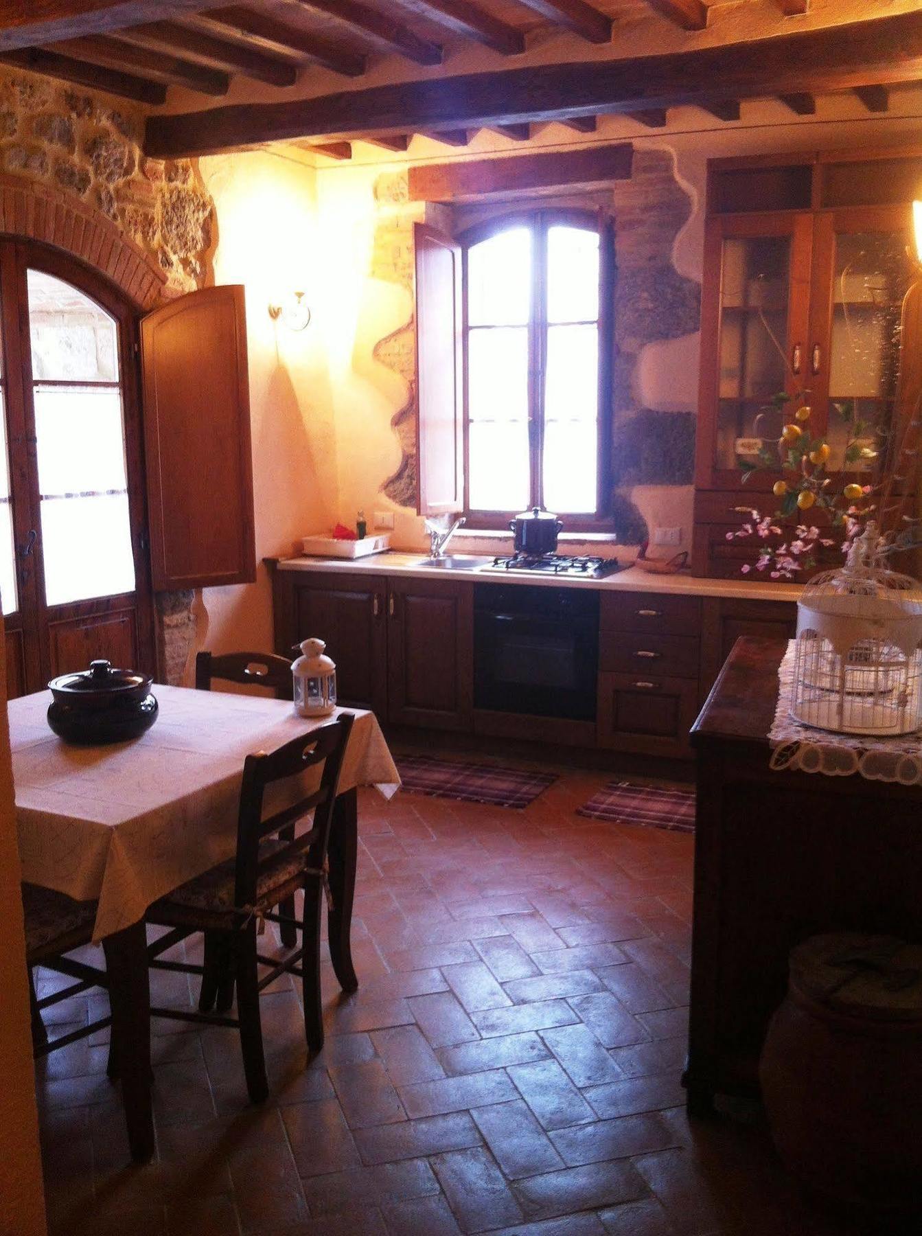 La Vecchia Corte San Gimignano Buitenkant foto
